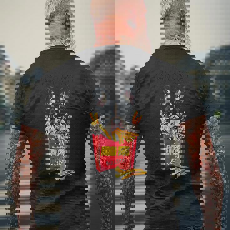 クールなフレンチブルドッグがフライドポテトを食べるグラフィッククールなデザイン。 メンズTシャツ バックプリント 高齢者への贈り物