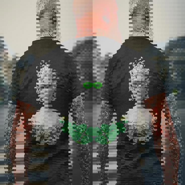 グリーン 聖パトリックデー メデューサ メンズTシャツ バックプリント 高齢者への贈り物