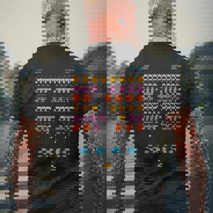 ゲーム愛好家のためのレトロなゲーマー。 メンズTシャツ バックプリント 高齢者への贈り物
