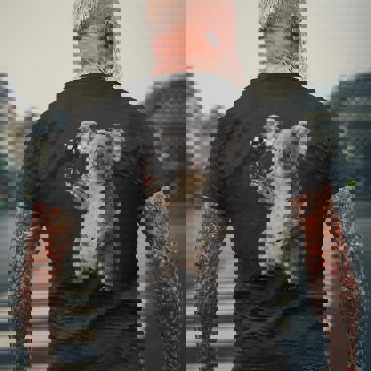 コアラ 飲酒 ワイン リアル メンズTシャツ バックプリント 高齢者への贈り物