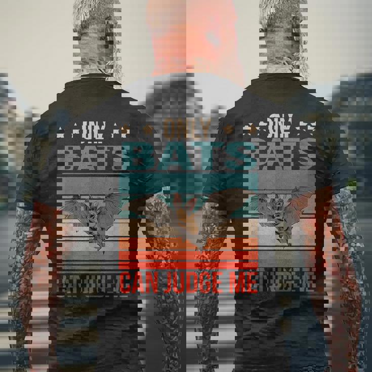 コウモリは私を判断できる 吸血コウモリ コウモリ メンズTシャツ バックプリント 高齢者への贈り物