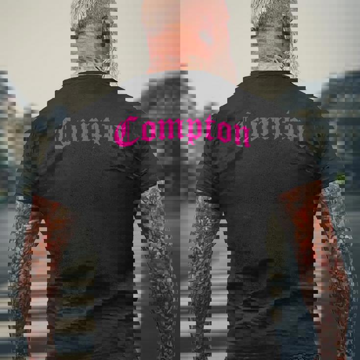 コンプトン、カリフォルニアピンクグラフィック メンズTシャツ バックプリント 高齢者への贈り物