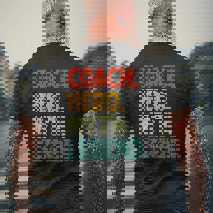 コーチ ヒーロー 神話 伝説 ヴィンテージ ファニー コーチ メンズTシャツ バックプリント 高齢者への贈り物