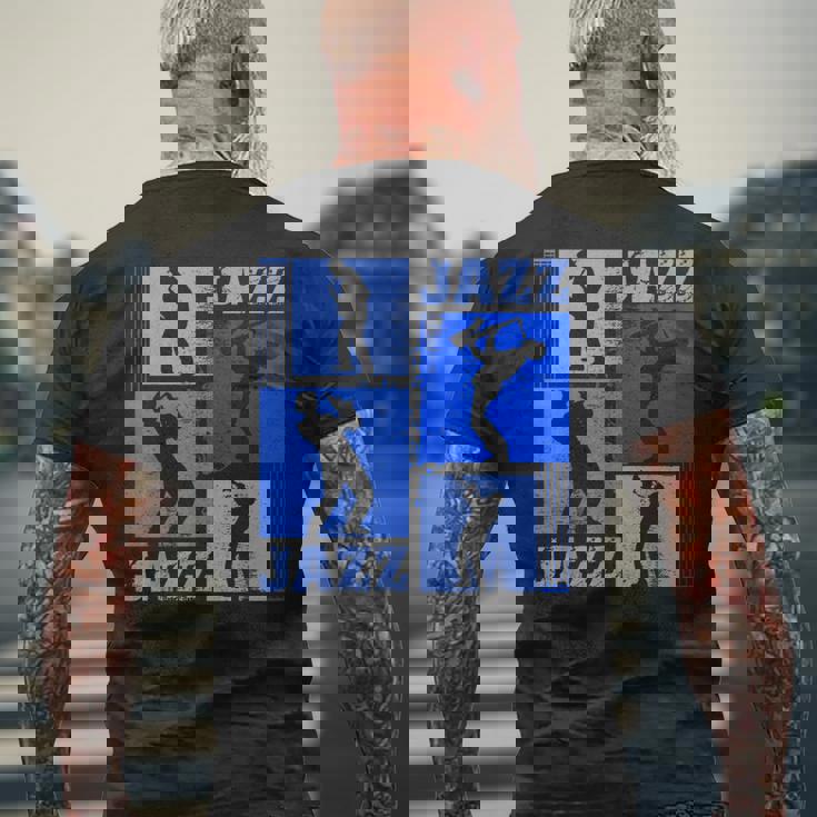 サクソフォーン奏者ジャズミュージシャンブルーミュージック メンズTシャツ バックプリント 高齢者への贈り物