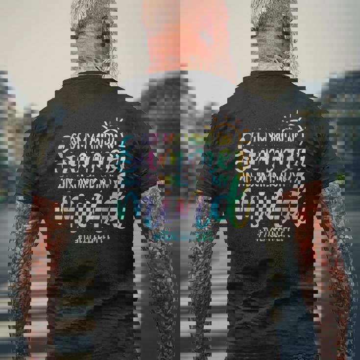 サマー・ティーチャー・ライフ・ファニー・サマー・ティーチャーに夢中 メンズTシャツ バックプリント 高齢者への贈り物