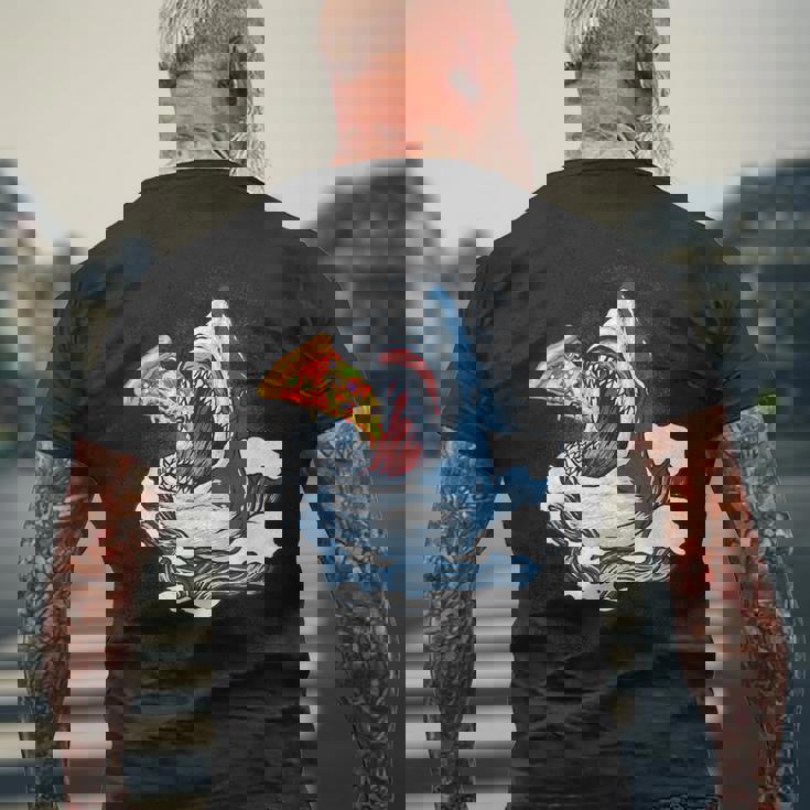 サメが食べるピザ サメグッズ ジョーズ メンズTシャツ バックプリント 高齢者への贈り物