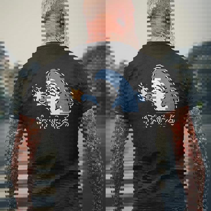 サメパンチ パンチを繰り出すサメ さめ 鮫 おもしろ メンズTシャツ バックプリント 高齢者への贈り物