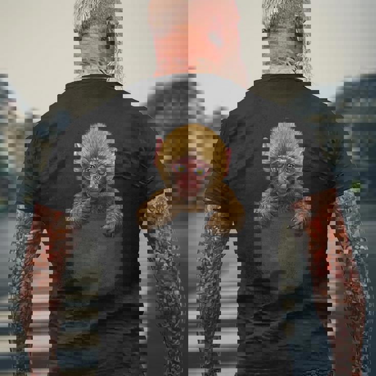 サル 猿 ニホンザル ポケット メンズTシャツ バックプリント 高齢者への贈り物