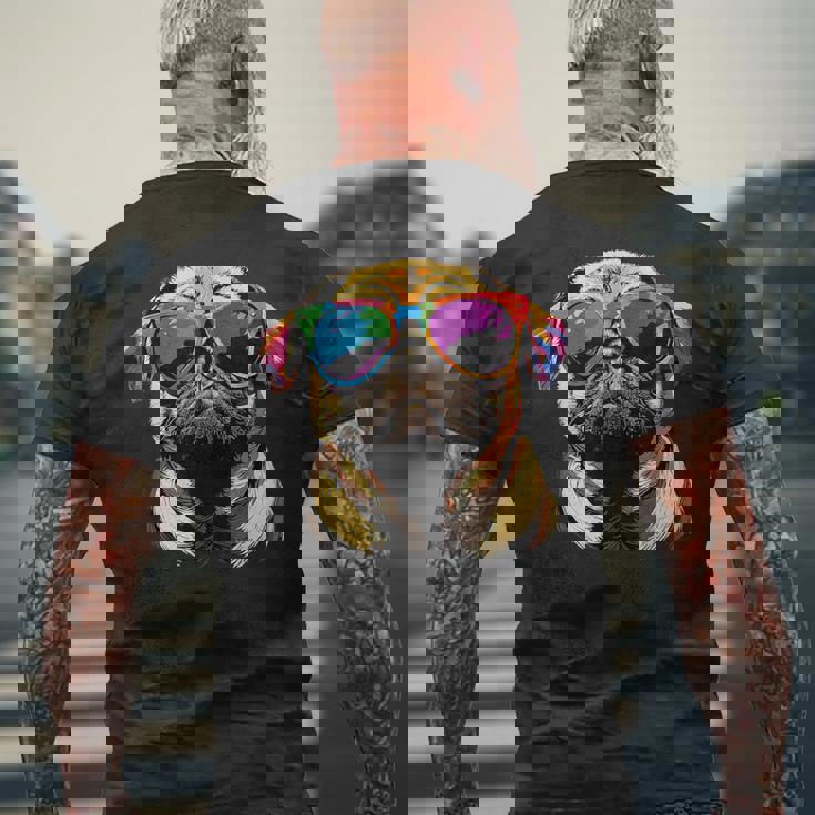 サングラスとパグベージュ犬愛カーリンかわいいパグ メンズTシャツ バックプリント 高齢者への贈り物