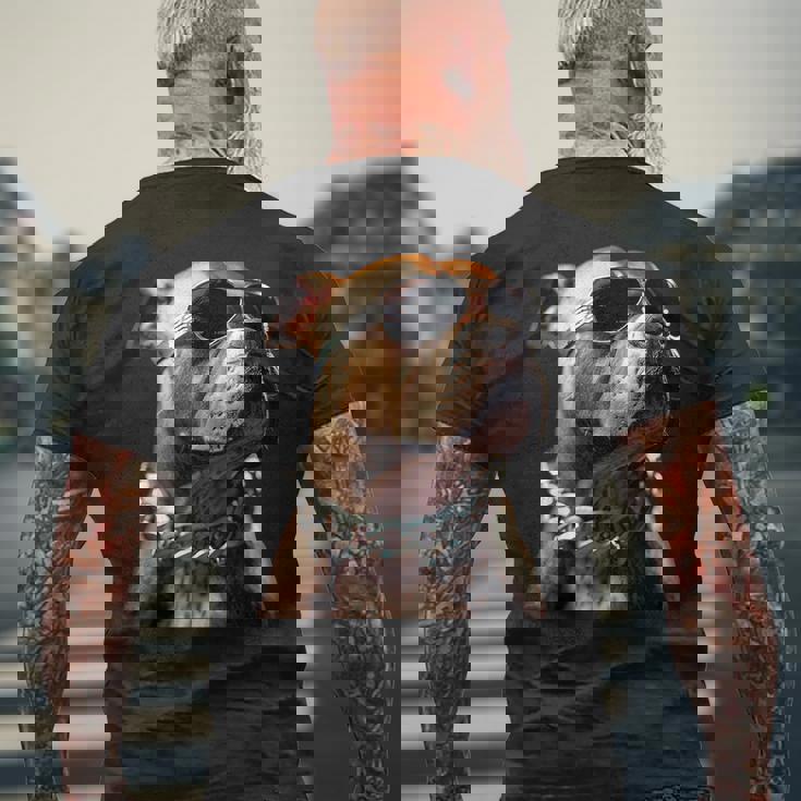 サングラスをかけたピットブル アメリカン・ピット・ブル・テリア メンズTシャツ バックプリント 高齢者への贈り物