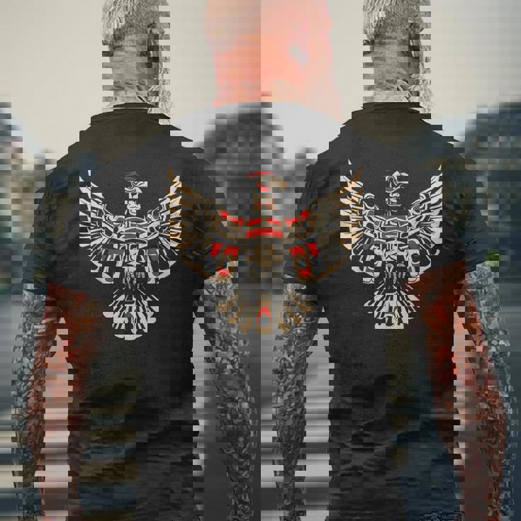 サンダーバード ノースウェスト ネイティブアメリカン 部族 誇り高い遺産 メンズTシャツ バックプリント 高齢者への贈り物