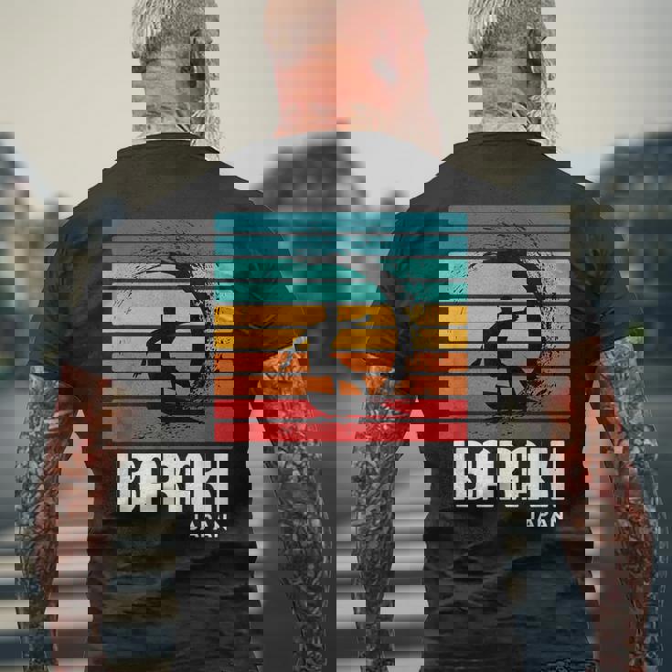 サーフ 茨城 日本 ビーチ ヴィンテージ レトロ サーフィン メンズTシャツ バックプリント 高齢者への贈り物