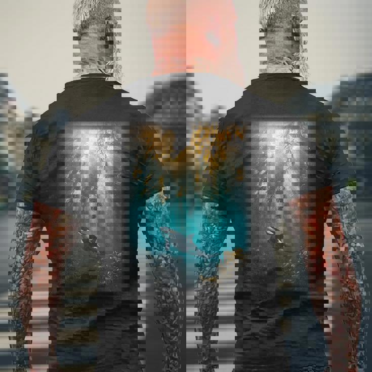 シャチが特徴的なシャチ。 メンズTシャツ バックプリント 高齢者への贈り物