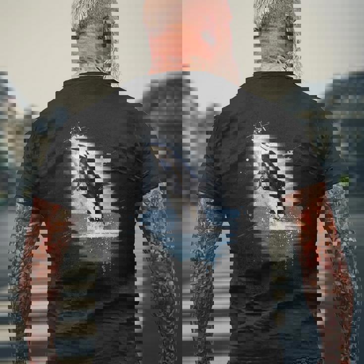 シャチとシャチのギフト メンズTシャツ バックプリント 高齢者への贈り物