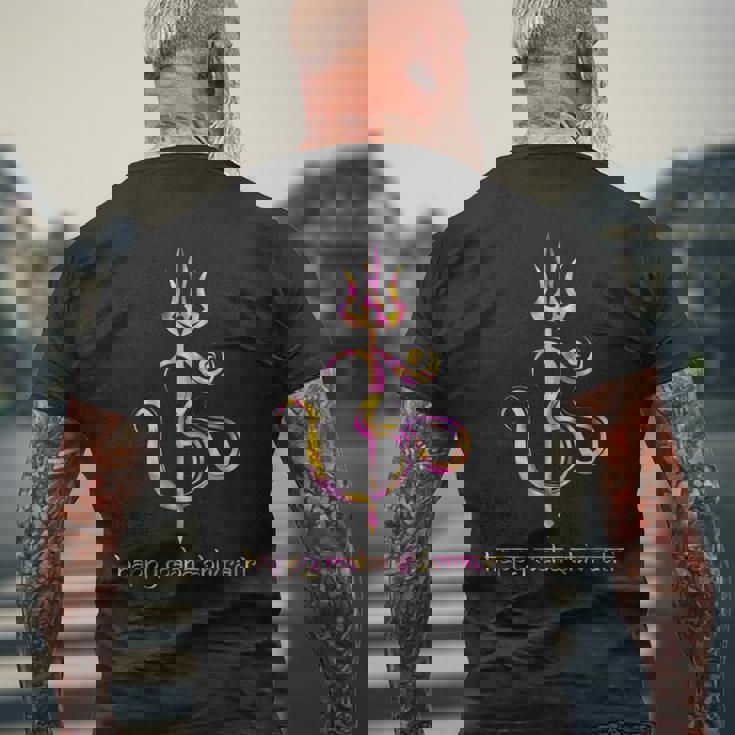 シヴァ・トリシュラ ハッピー マハ・シヴラトリ メンズTシャツ バックプリント 高齢者への贈り物