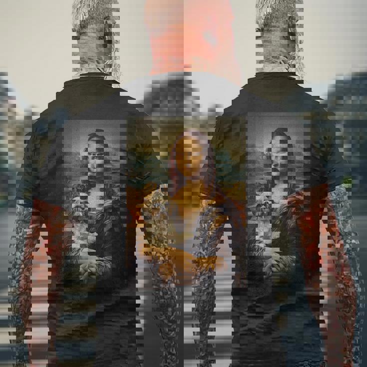 シーズー モナリザ 絵画 アート 犬 ママ お父さん メンズTシャツ バックプリント 高齢者への贈り物