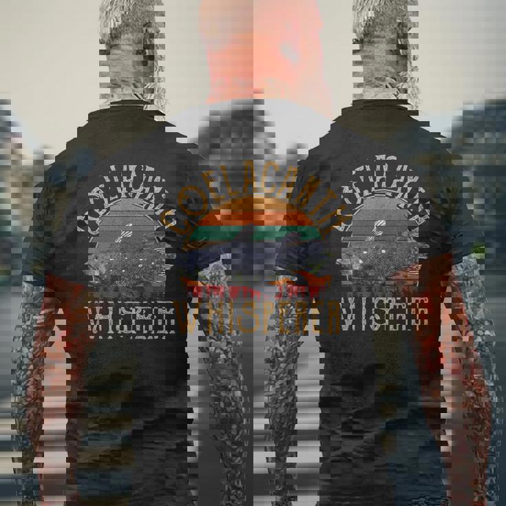 シーラカンスささやき、シーラカンス。 メンズTシャツ バックプリント 高齢者への贈り物