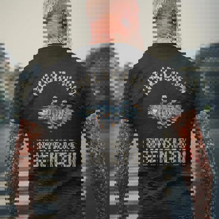 シーラカンス深層水化石絶滅サバイバーシーラカンス。 メンズTシャツ バックプリント 高齢者への贈り物