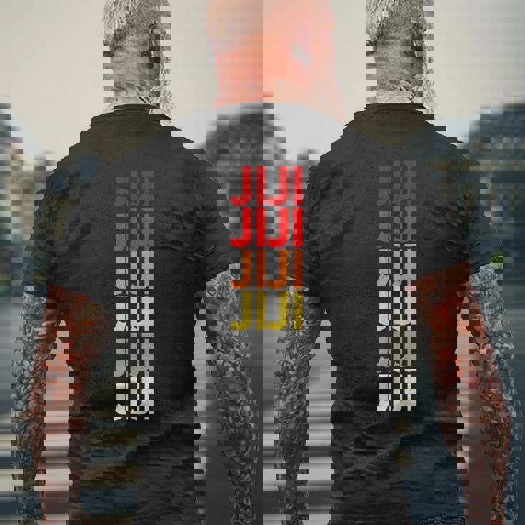 ジジのおじいちゃんが日本語でジジにちなんだカラフルな名前 メンズTシャツ バックプリント 高齢者への贈り物