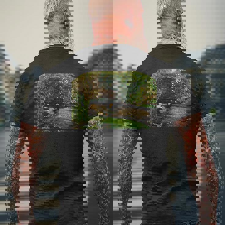 ジョン・エベレット・ミレー作 オフィーリア 1852 メンズTシャツ バックプリント 高齢者への贈り物