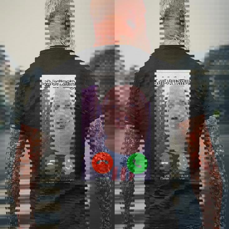 ジョン・ポークがファニー・アンサー・コール・フォンをかけている メンズTシャツ バックプリント 高齢者への贈り物