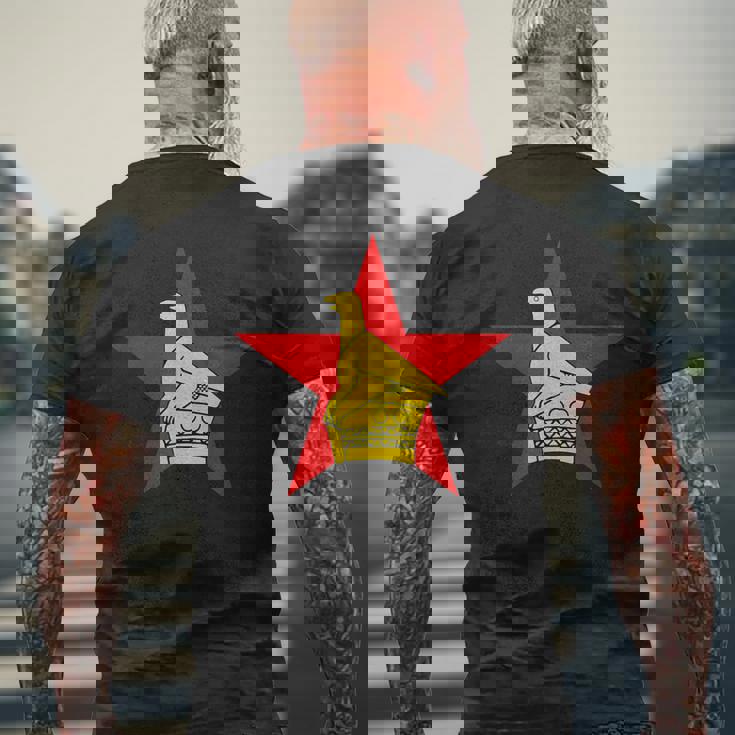 ジンバブエ ソープストーン バードフラッグ メンズTシャツ バックプリント 高齢者への贈り物