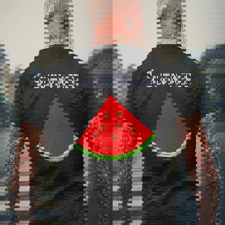 スイカ 1ピース・夏【 サマータイム 】リゾート・夏 大好き／面白 イラスト メンズTシャツ バックプリント 高齢者への贈り物