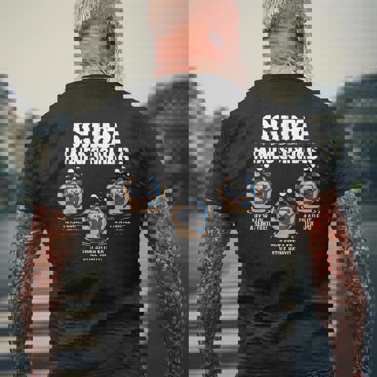 スキューバハンドシグナル 面白い スキューバダイビング メンズTシャツ バックプリント 高齢者への贈り物