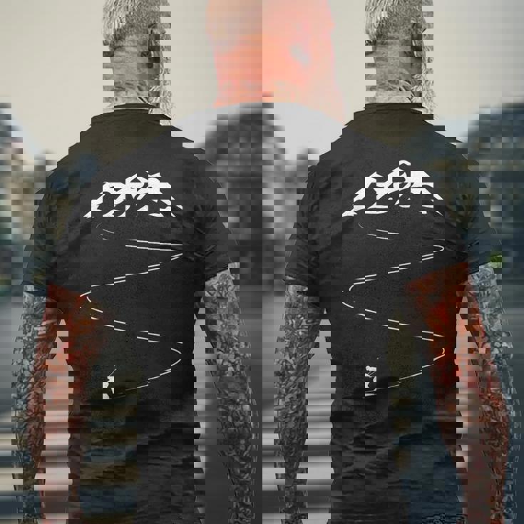 スキー 趣味 スキーヤー アルペンスキー ノルディックスキー スキーサークル クロスカントリー スキー好き メンズTシャツ バックプリント 高齢者への贈り物