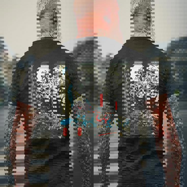 スケルトン 妖怪 歌川 国芳 日本美術 ハロウィン 相馬の古内裏 妖怪がしゃどくろと戦う大宅太郎光圀 メンズTシャツ バックプリント 高齢者への贈り物