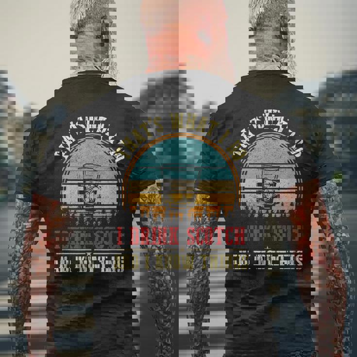 スコッチを飲みます＆アイ・ノウ・シングスファニー・スコッチ・ラヴァー・ウイスキー メンズTシャツ バックプリント 高齢者への贈り物