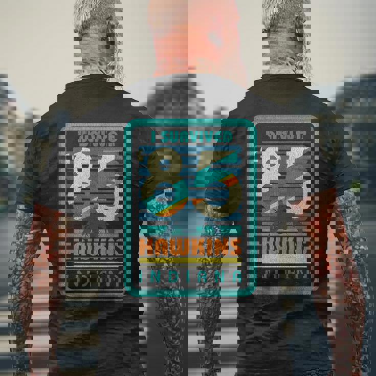 ストレンジャー・シングス ビンテージ デモゴルゴン ポスター ホーキンス インディアナ 85 メンズTシャツ バックプリント 高齢者への贈り物