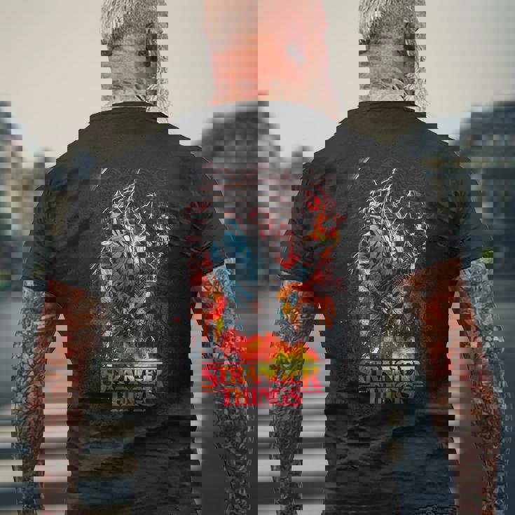 ストレンジャー・シングス ヘルファイア クラブ ギター エディ・マンソン ロックスター メンズTシャツ バックプリント 高齢者への贈り物