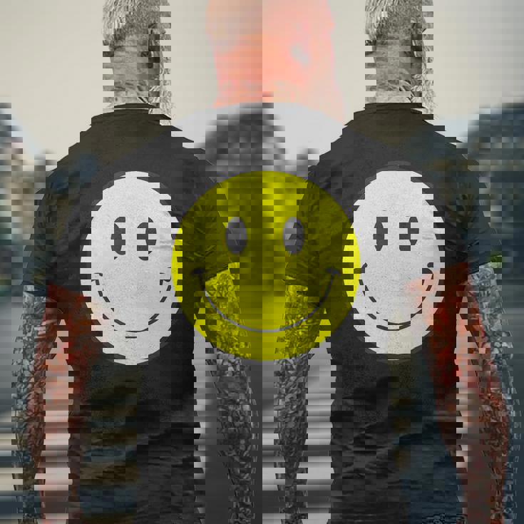 スマイル フェイス 笑顔（ベーシック）【スマイリー】ニコニコ 絵文字 黄色 ポップ かわいい イラスト メンズTシャツ バックプリント 高齢者への贈り物