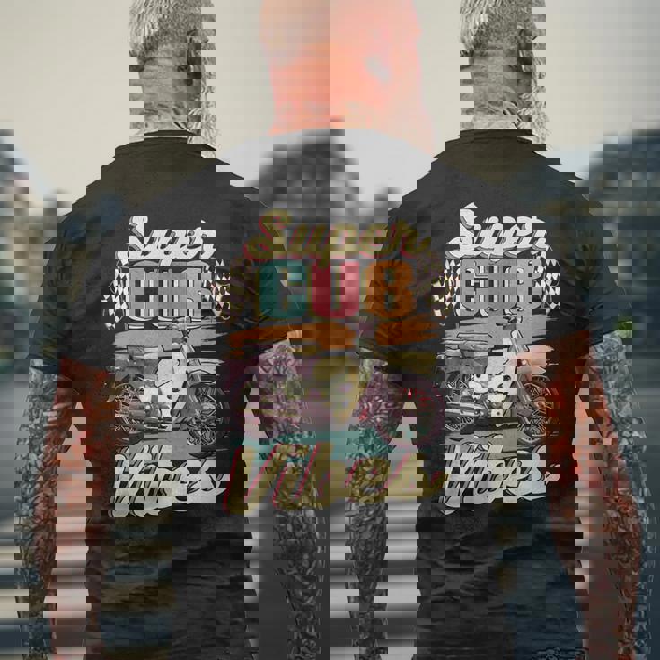 スーパーカブ C100 原付バイク ヴィンテージ バイブ レトロジャパン メンズTシャツ バックプリント 高齢者への贈り物