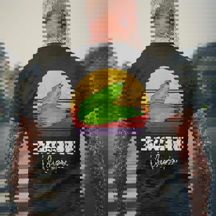 ズッキーニ愛好家 ビーガン ベジタリアン野菜ズッキーニ メンズTシャツ バックプリント 高齢者への贈り物