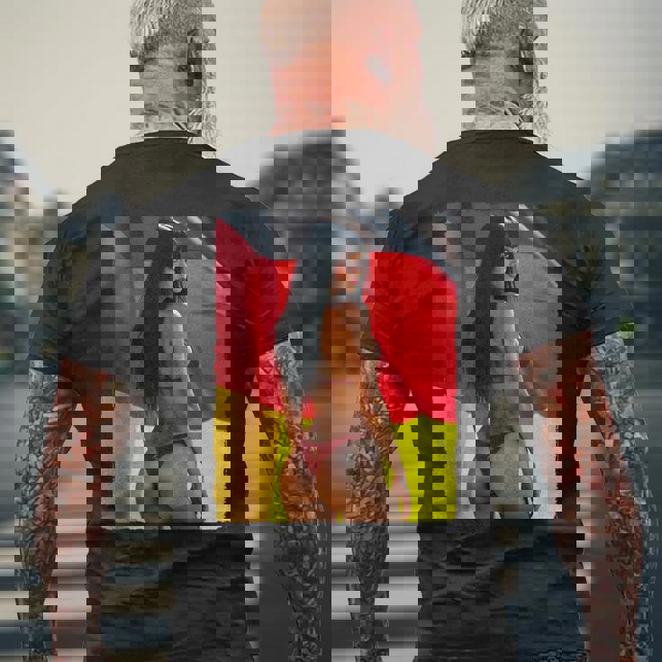 セクシーガールグラフィックtシャツ 「ビキニピンナップガール&ドイツ国旗」 メンズTシャツ バックプリント 高齢者への贈り物