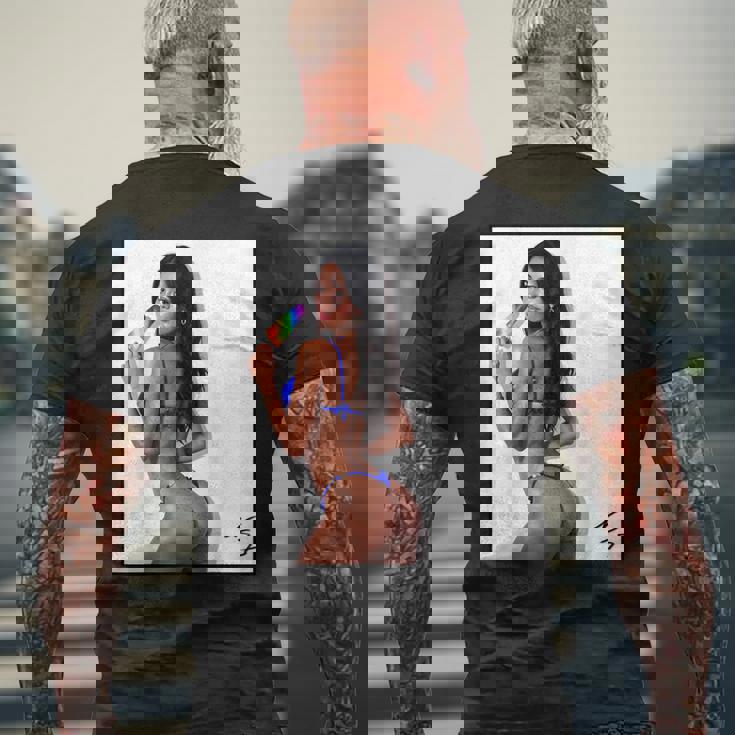 セクシーガールグラフィックtシャツ アイスポップのセクシーなラティーナブーティーガール。 メンズTシャツ バックプリント 高齢者への贈り物