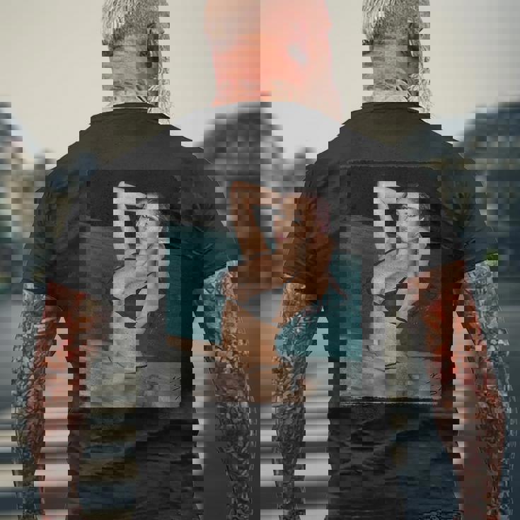 セクシーガールグラフィックtシャツ プールでセクシーなアジアのピンナップガール メンズTシャツ バックプリント 高齢者への贈り物