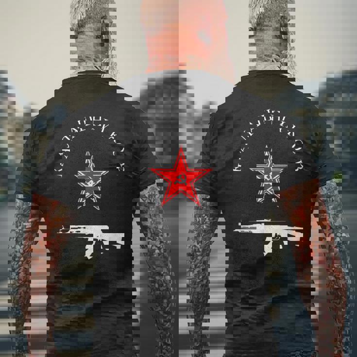 ソビエト・カラシニコフ Ak-47 ヴィンテージ ソ連 ロシア銃 レッドスター メンズTシャツ バックプリント 高齢者への贈り物