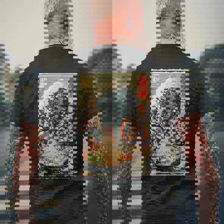 タコを食べる ラーメン 麺 和 漫画 アニメ 浮世絵 メンズTシャツ バックプリント 高齢者への贈り物