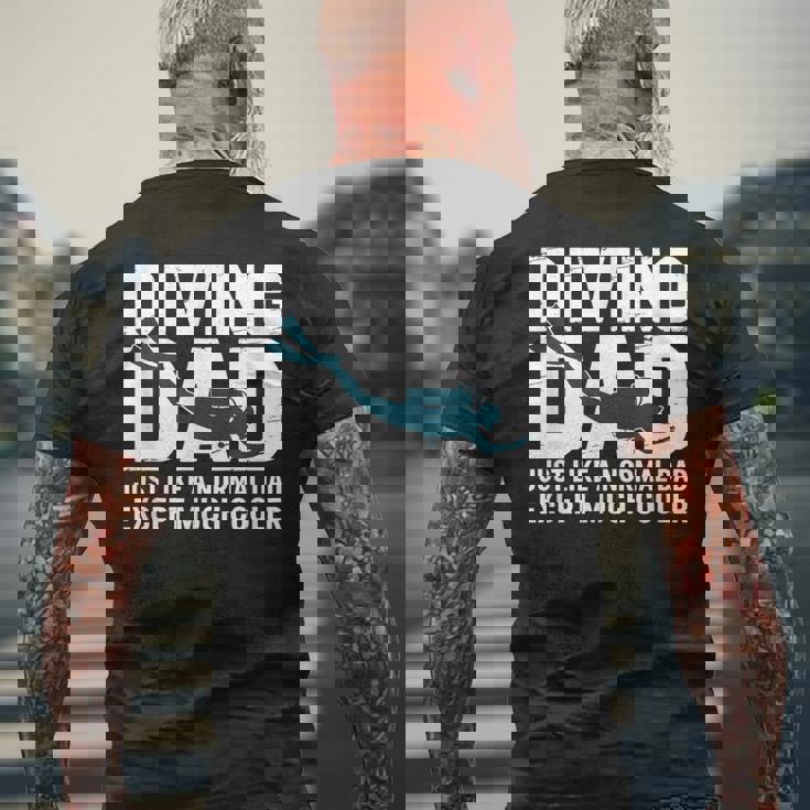 ダイビング お父さん ヴィンテージ スキューバ ダイバー 父 スキューバダイビング メンズTシャツ バックプリント 高齢者への贈り物