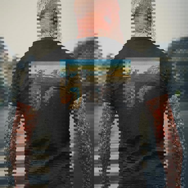 ダリによる有名な絵画の持続性 メンズTシャツ バックプリント 高齢者への贈り物