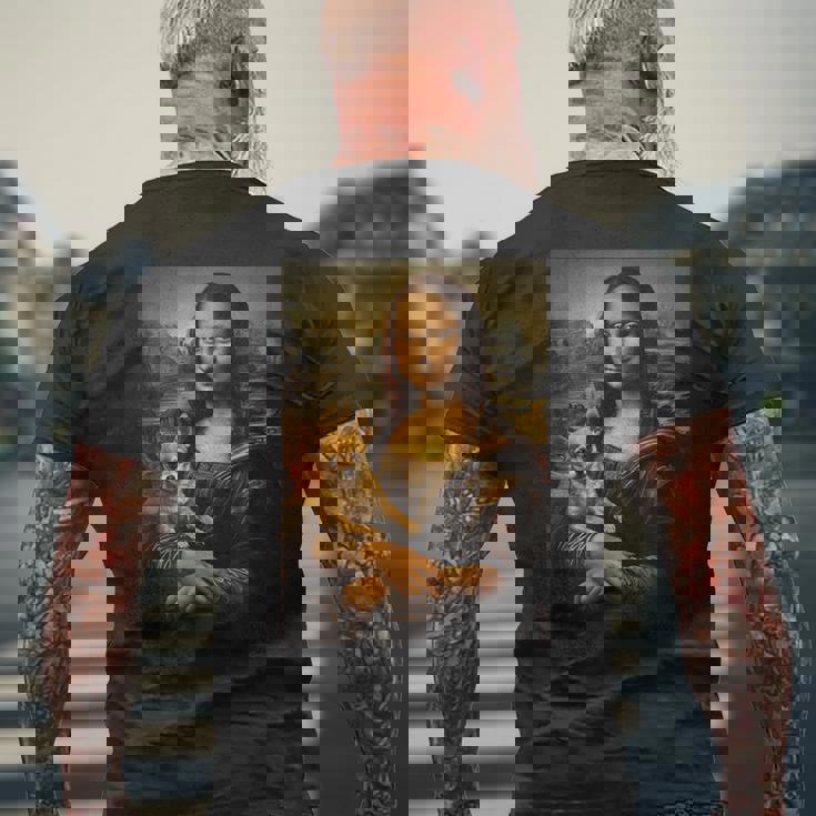 チワワ モナリザ 絵画 アート 犬 ママ お父さん メンズTシャツ バックプリント 高齢者への贈り物