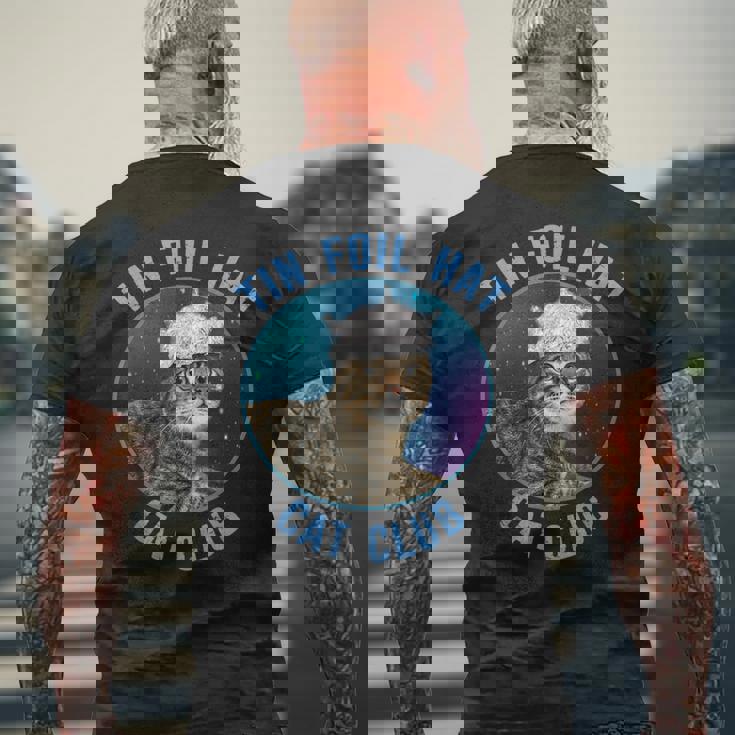 ティンホイルハットキャットクラブ陰謀論おかしい メンズTシャツ バックプリント 高齢者への贈り物