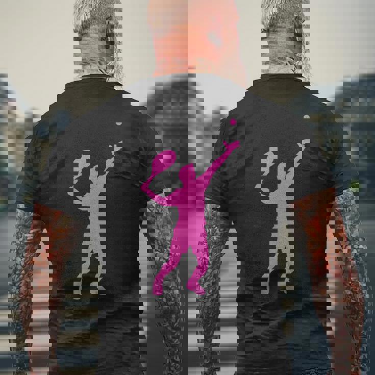 テニスにおけるエレガンスとパワー メンズTシャツ バックプリント 高齢者への贈り物