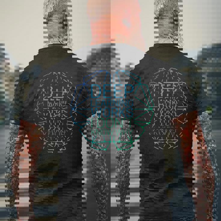 ディープラーニングの仕組み理由はわかりません-面白い機械学習 メンズTシャツ バックプリント 高齢者への贈り物