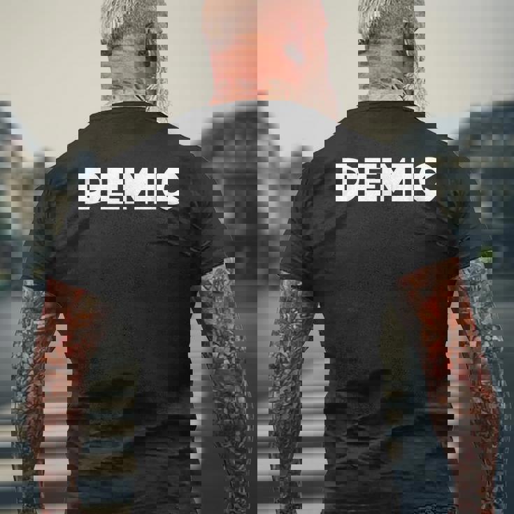 デミックボックスロゴ メンズTシャツ バックプリント 高齢者への贈り物