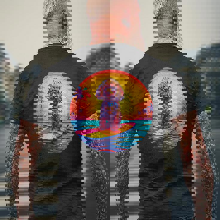 トイプードル サーフィン ファニー ドッグ ビーチ メンズTシャツ バックプリント 高齢者への贈り物