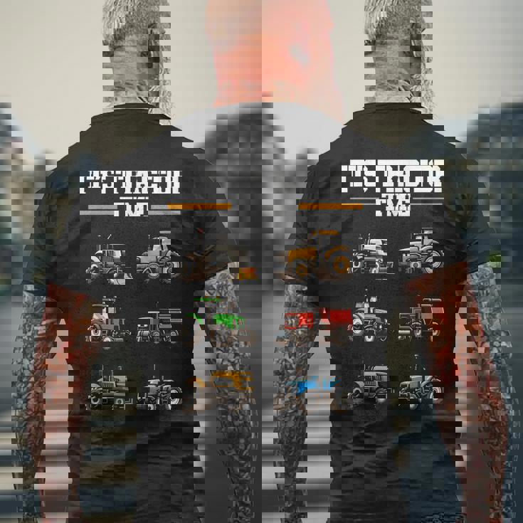 トラクター タイム 農業 男の子 キッズ 農家 農業 トラクター メンズTシャツ バックプリント 高齢者への贈り物
